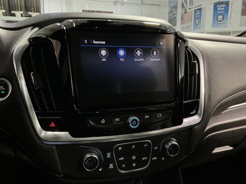 Used 2022 Chevrolet Traverse LT w/ LT Premium Package AWD/4WD image 19
