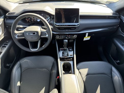 New 2026 Jeep Compass Latitude image 13