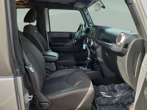 Used 2017 Jeep Wrangler Sahara w/ Connectivity Group image 6
