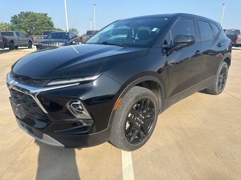 Used 2023 Chevrolet Blazer LT FWD image 3