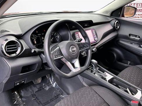 Used 2023 Nissan Kicks SV image 16