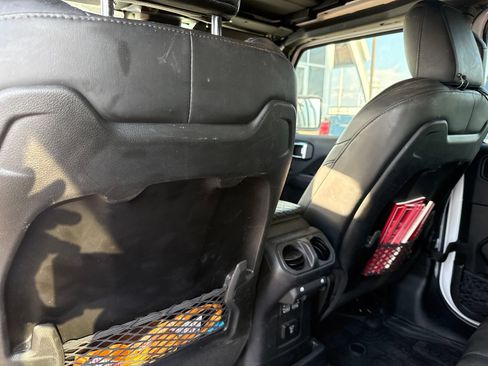 Used 2025 Jeep Wrangler Unlimited Rubicon AWD/4WD image 12
