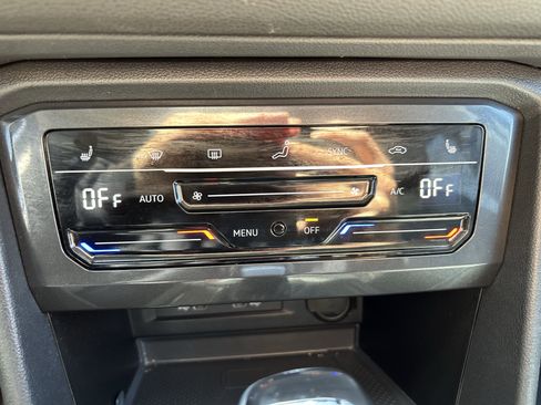 Certified 2024 Volkswagen Tiguan SE image 14