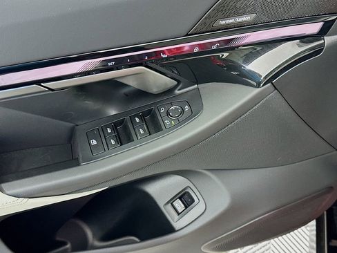 Used 2025 BMW i5 eDrive40i w/ M Sport Package image 18