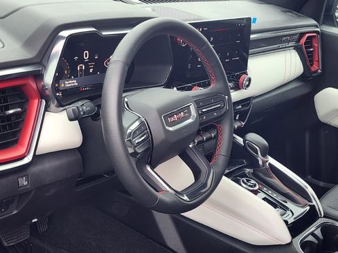 Used 2025 GMC Canyon AT4 w/ AT4X Package image 8