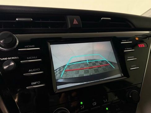 Used 2018 Toyota Camry LE FWD image 23