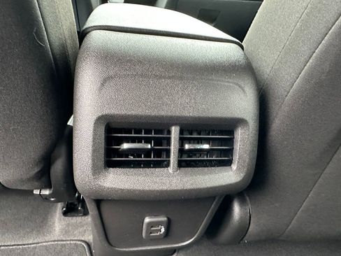 Used 2024 Chevrolet Equinox LT FWD image 25