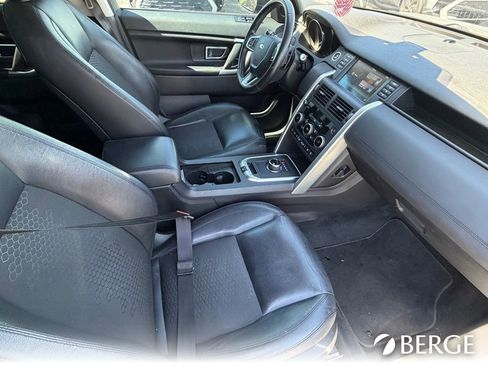 Used 2017 Land Rover Discovery Sport SE image 13