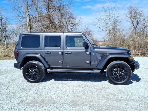 Used 2025 Jeep Wrangler Unlimited Sahara image 2