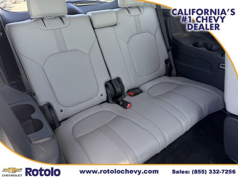 Used 2025 Honda Pilot Touring image 11