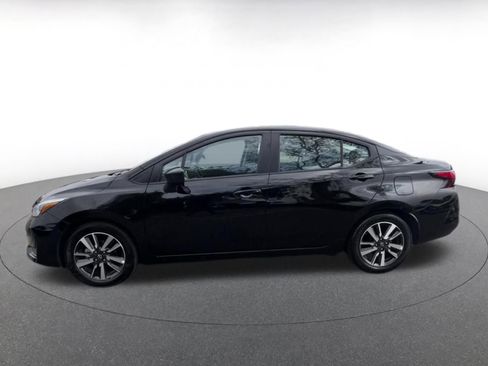 Used 2025 Nissan Versa SV image 9