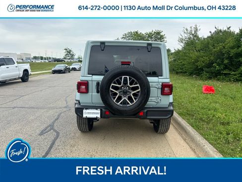 Used 2024 Jeep Wrangler Unlimited Sahara w/ Technology Group AWD/4WD image 5