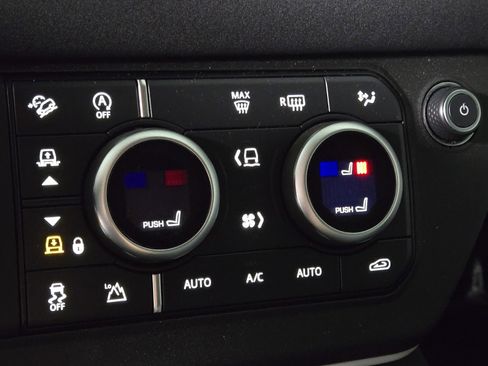 Used 2023 Land Rover Defender 110 SE image 33