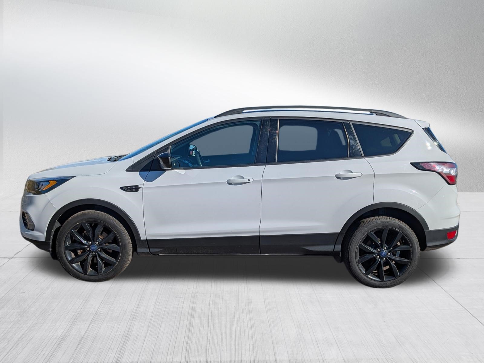 Used 2018 Ford Escape SE w/ SE Sport Appearance Package AWD/4WD image 4