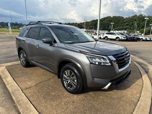 Used 2023 Nissan Pathfinder SV AWD/4WD image 4