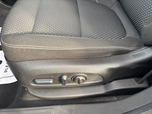 Used 2023 GMC Acadia SLE w/ Driver Convenience Package image 31