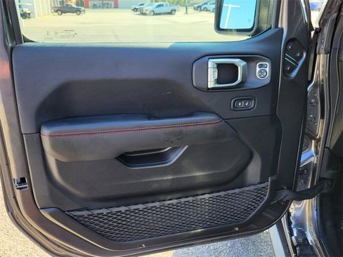 Used 2025 Jeep Gladiator Rubicon w/ Convenience Group image 19