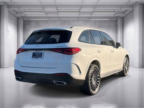 Used 2025 Mercedes-Benz GLC 300 4MATIC image 3