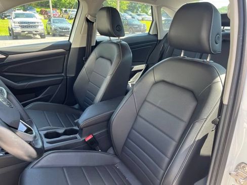 Used 2023 Volkswagen Jetta SE FWD image 12