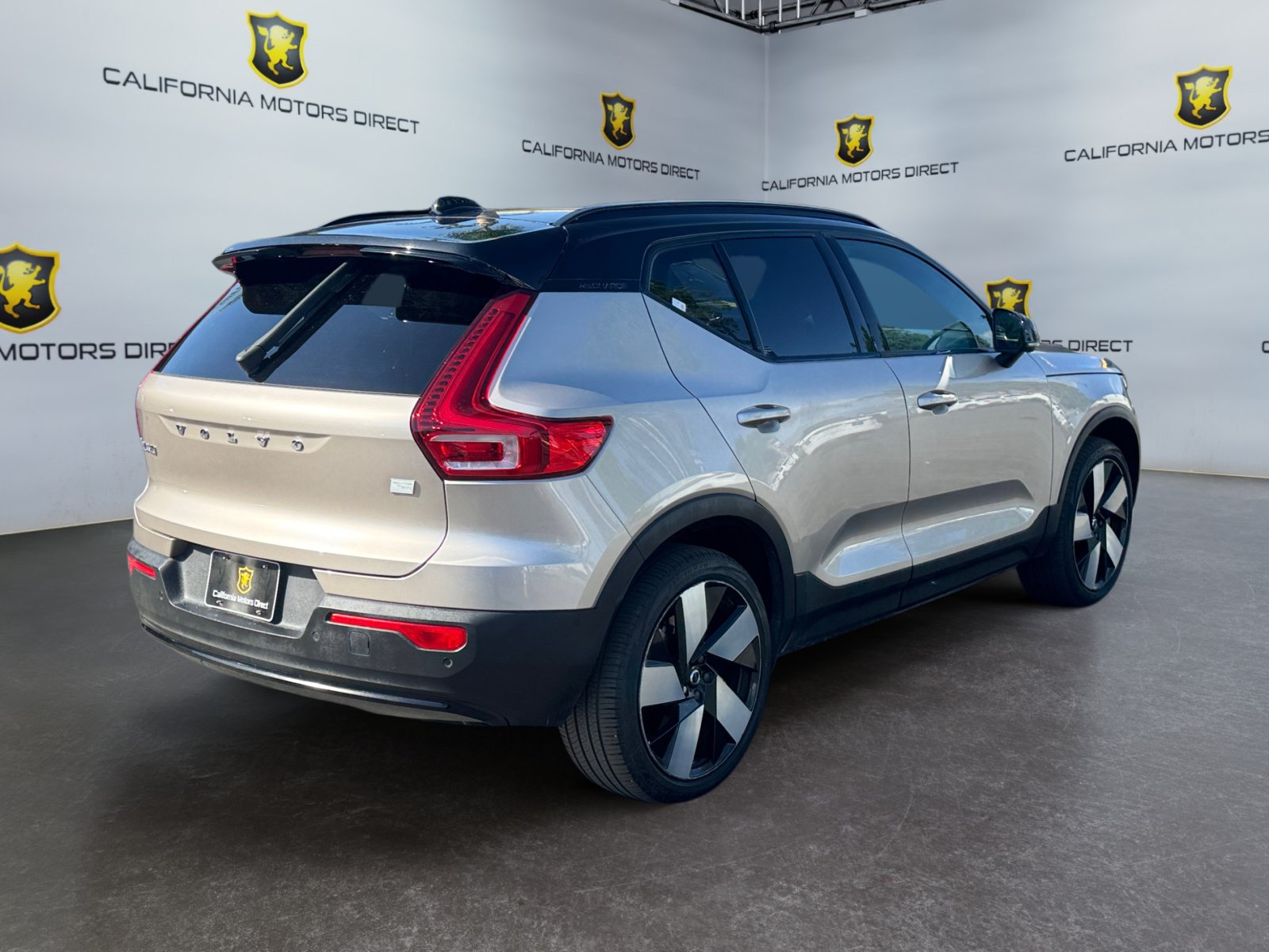 Used 2023 Volvo XC40 Recharge Ultimate w/ Protection Package Premier AWD/4WD image 5