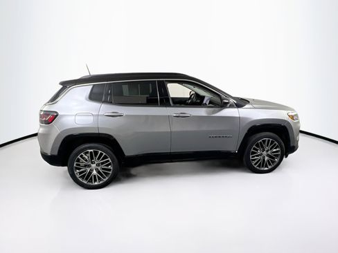Used 2022 Jeep Compass Limited w/ Elite Group AWD/4WD image 4