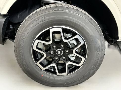 New 2025 Ford Bronco Outer Banks image 8