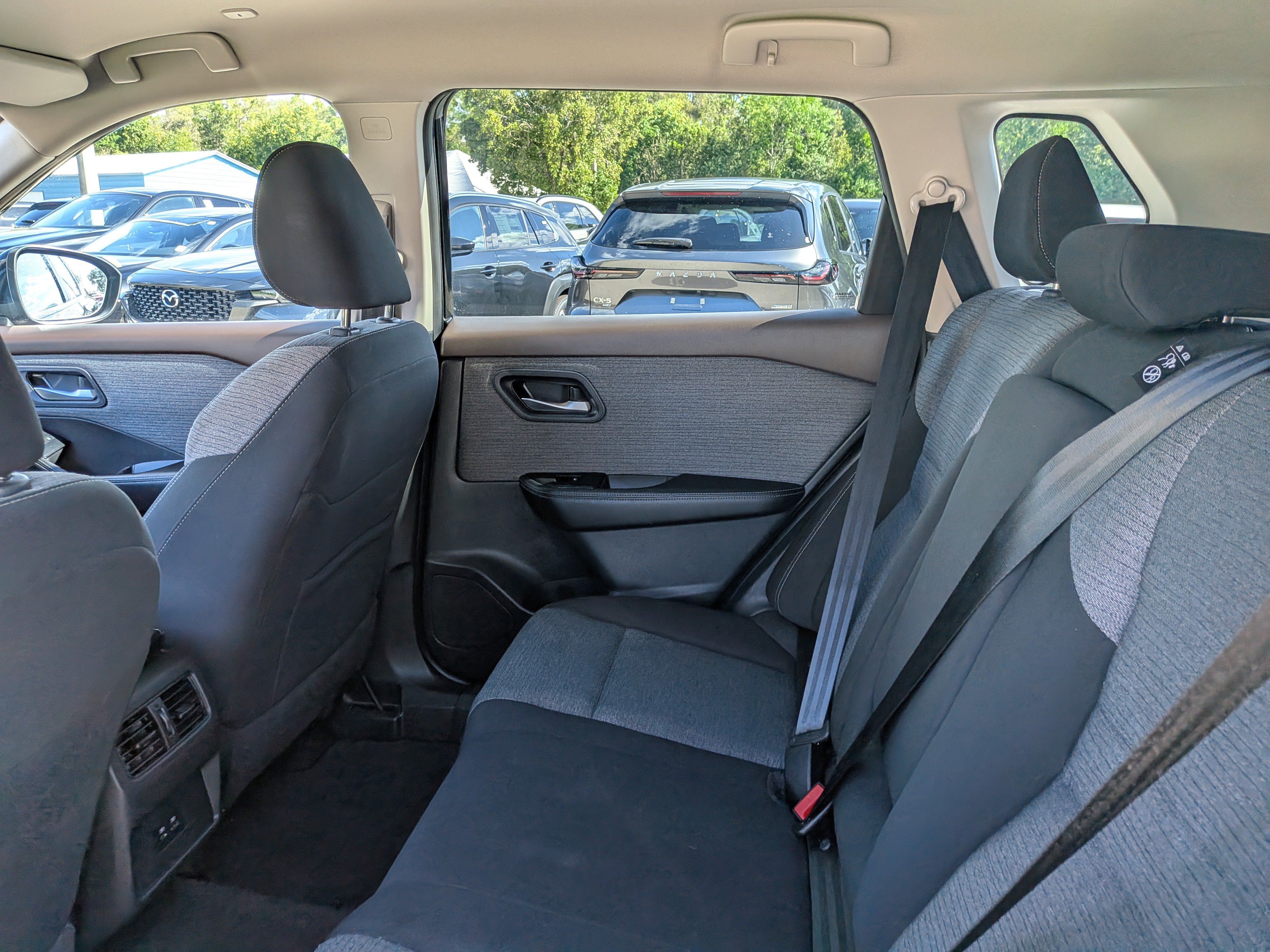 Used 2023 Nissan Rogue SV FWD image 14