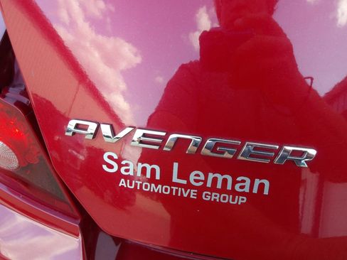 Used 2013 Dodge Avenger SE image 32