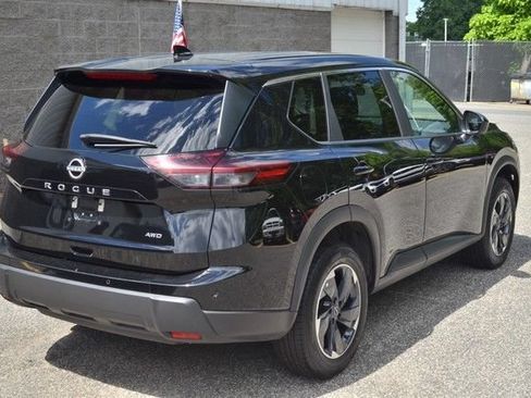 Used 2025 Nissan Rogue SV AWD/4WD image 8