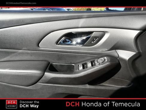 Used 2023 Chevrolet Traverse LT image 12