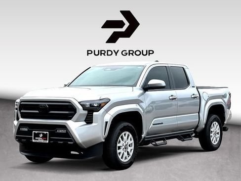 Certified 2025 Toyota Tacoma SR5 AWD/4WD image 4