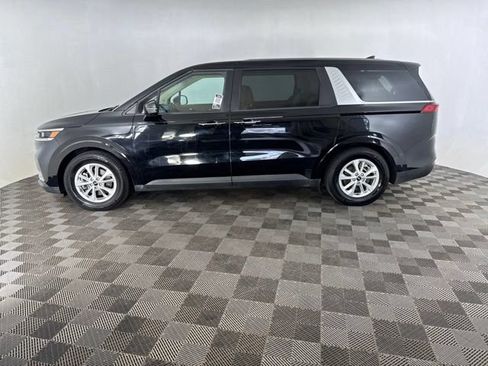 Used 2023 Kia Carnival LX FWD image 10