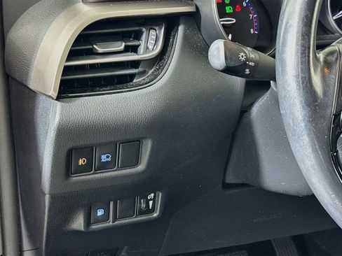 Used 2019 Toyota C-HR Limited FWD image 10