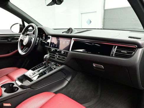 Certified 2024 Porsche Macan AWD/4WD image 19