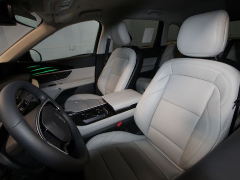 New 2026 Lincoln Nautilus Premier image 3