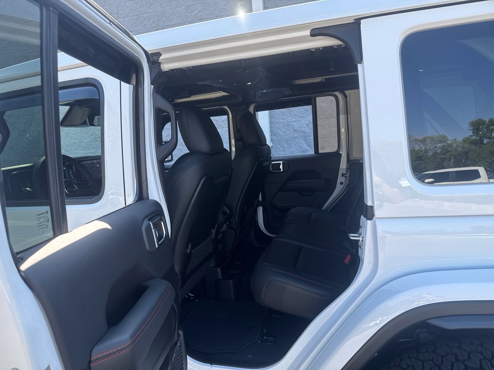 Used 2026 Jeep Wrangler Unlimited Rubicon AWD/4WD image 29