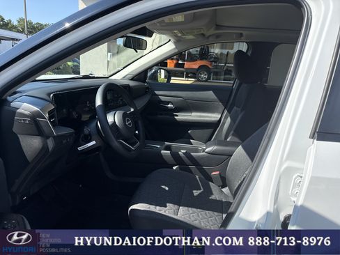 Used 2025 Nissan Kicks SV w/ SV Premium Package FWD image 10