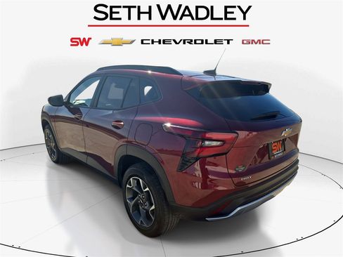 Used 2025 Chevrolet Trax LT w/ LT Convenience Package image 5