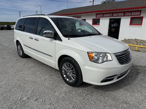 Used 2013 Chrysler Town & Country Touring-L w/ Driver Convenience Group FWD image 1