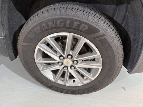 Used 2022 Chevrolet Traverse LT image 9