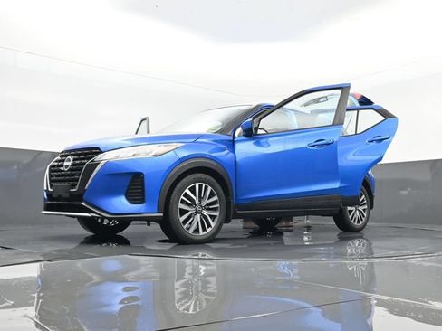 Used 2022 Nissan Kicks SV FWD image 32