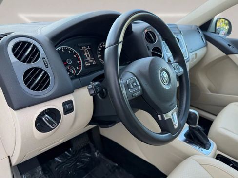 Used 2013 Volkswagen Tiguan SE image 11