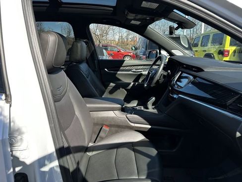 Used 2023 Cadillac XT6 Premium Luxury w/ Technology Package image 34