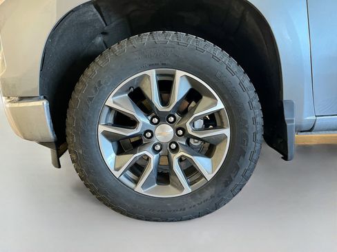 Used 2025 Chevrolet Silverado 1500 LT image 32