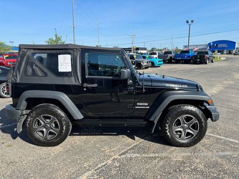 Used 2017 Jeep Wrangler Sport image 6