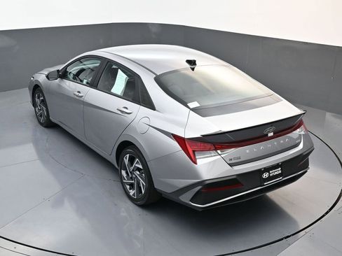 Certified 2025 Hyundai Elantra SEL image 17