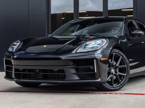 Used 2025 Porsche Panamera image 8