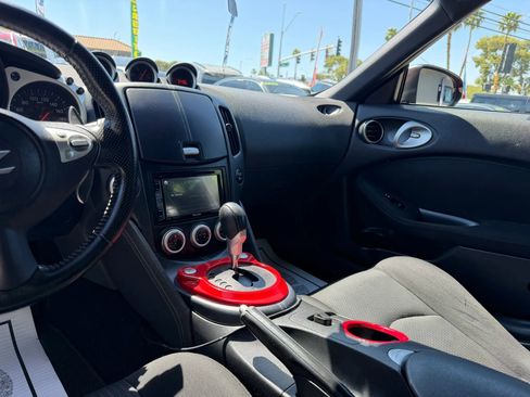 Used 2011 Nissan 370Z Coupe RWD image 19