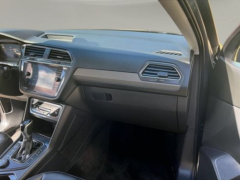 Used 2023 Volkswagen Tiguan SE AWD/4WD image 28