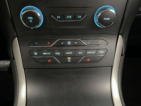 Used 2020 Ford Edge SEL image 18